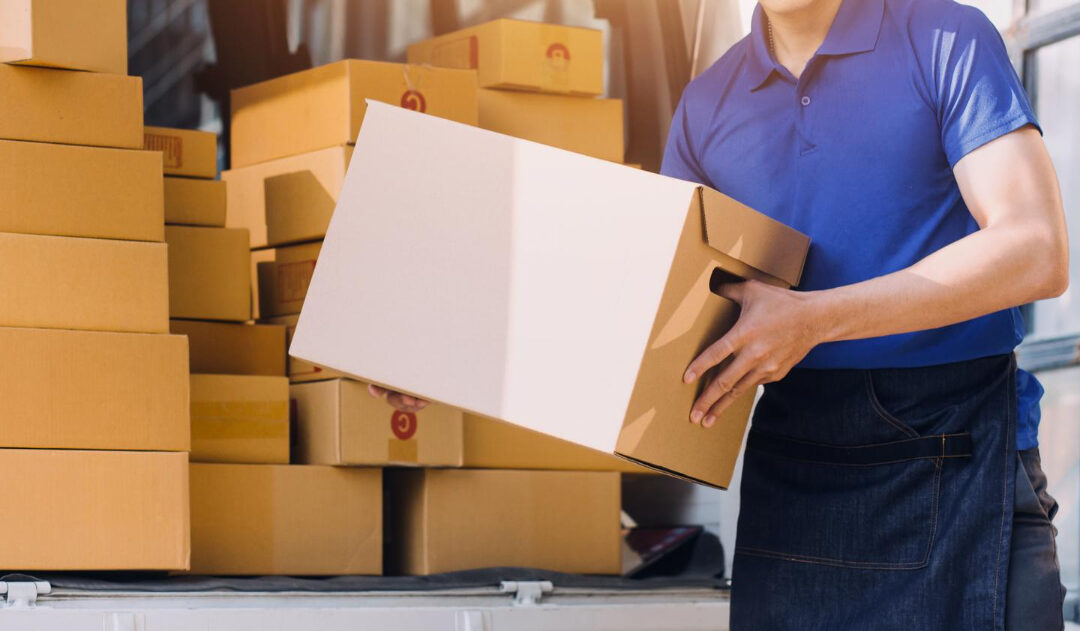 Ile można zaoszczędzić na opłacie produktowej stosując kartony używane? Przykłady dla firm e-commerce